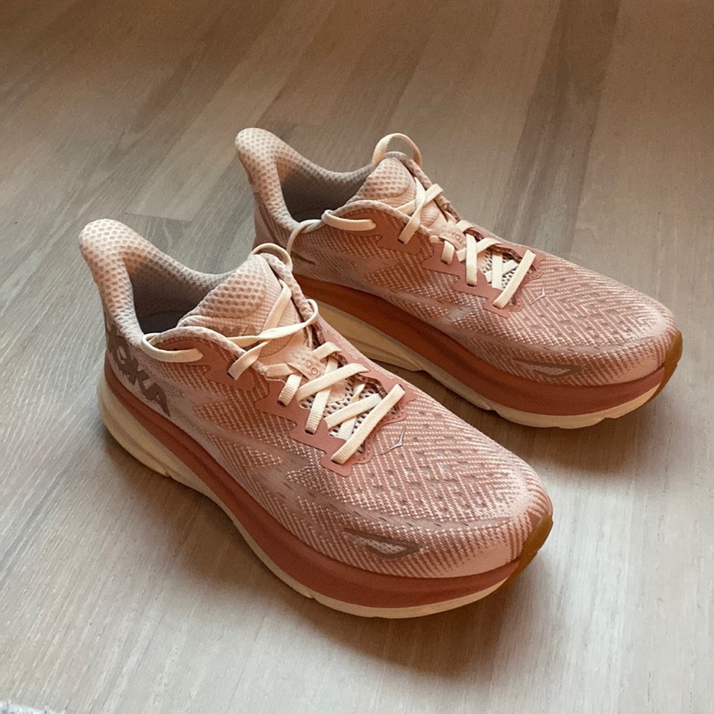 HOKA Clifton 9
